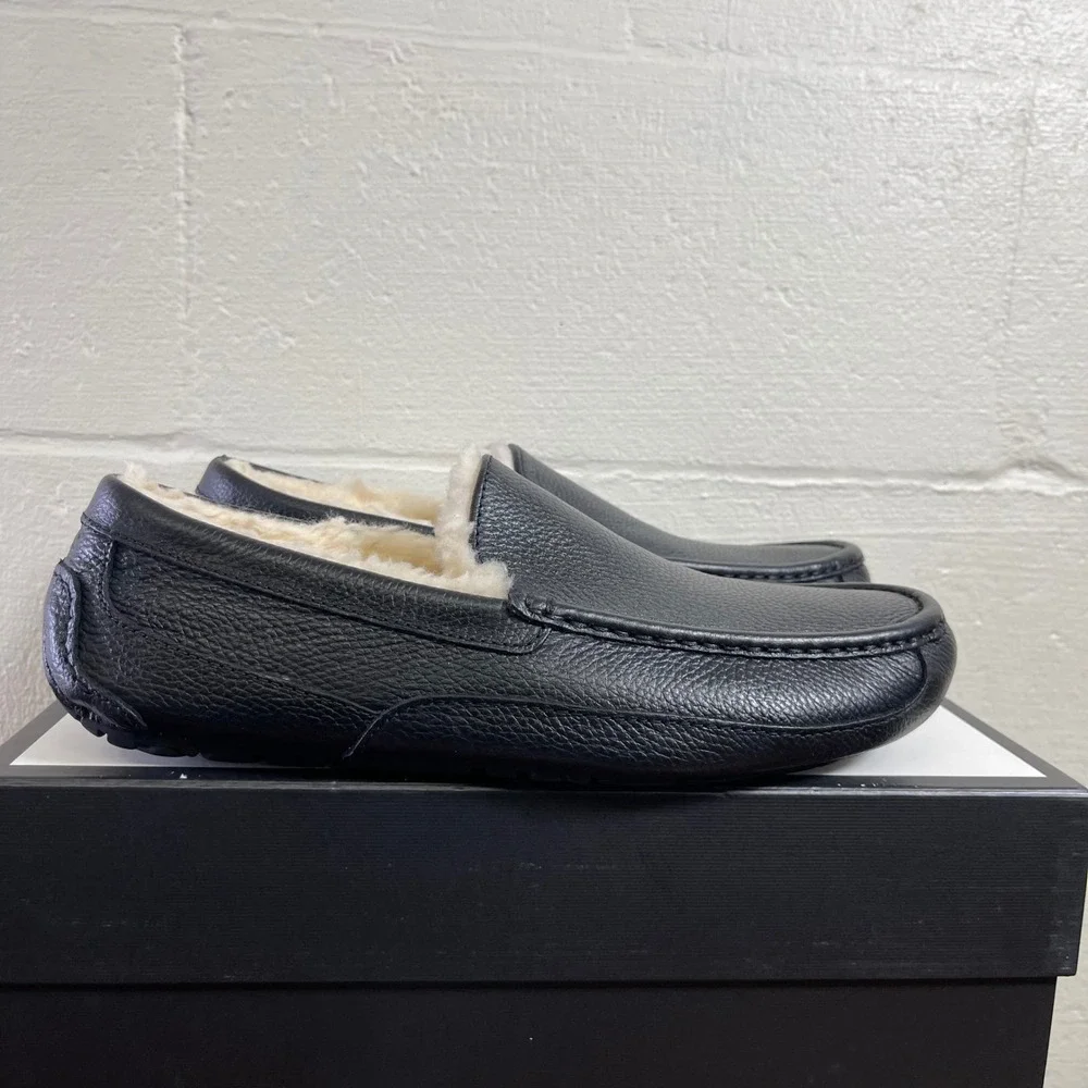 UGG Ascot 5379B Black Leather Moccasin Shearling Slippers Slip On Men's 12